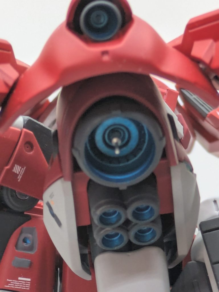 肩の大型バーニアにはピンをセット