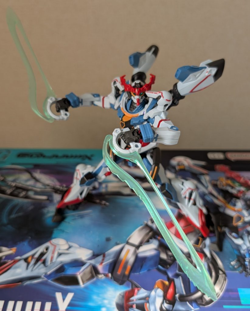 逆手持ちにして「進めは2つ」な二刀流!w