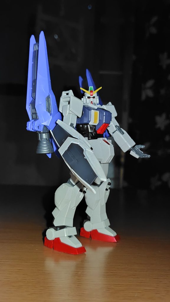 ヒュージブースター懸架のシールド。重ねる様に二基連結出来る。