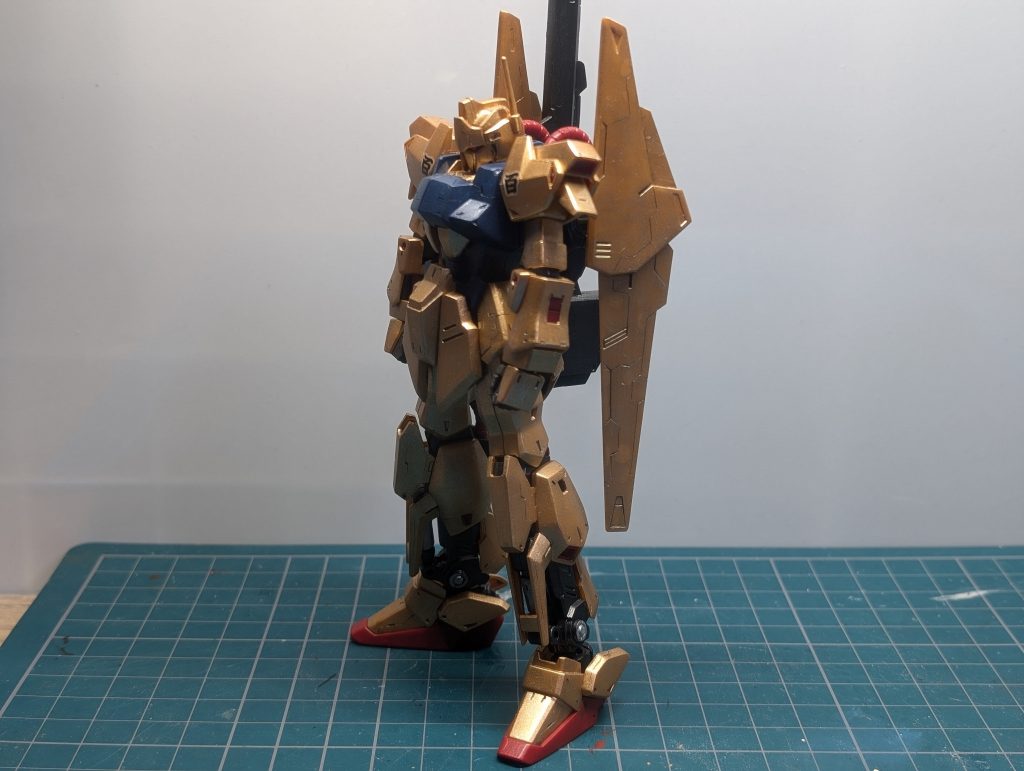 とりあえずアクリジョンのゴールドで調色なし！