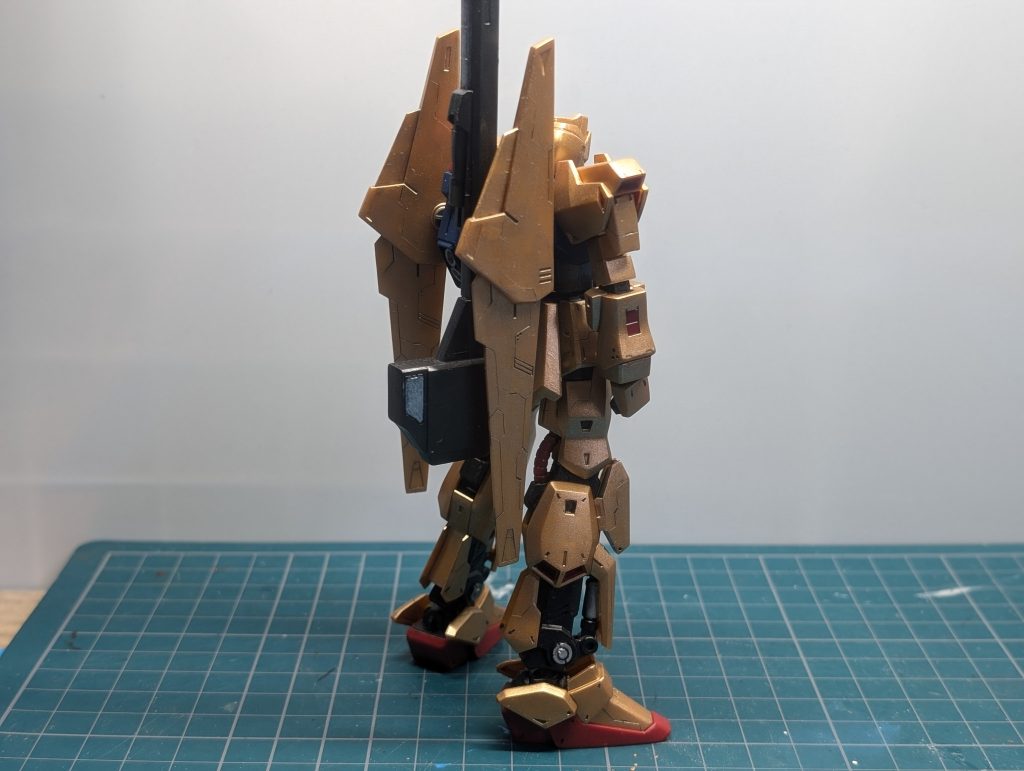 追加のスジ彫りもしてみたのですが塗料が濃過ぎたのかほとんど消えかけです