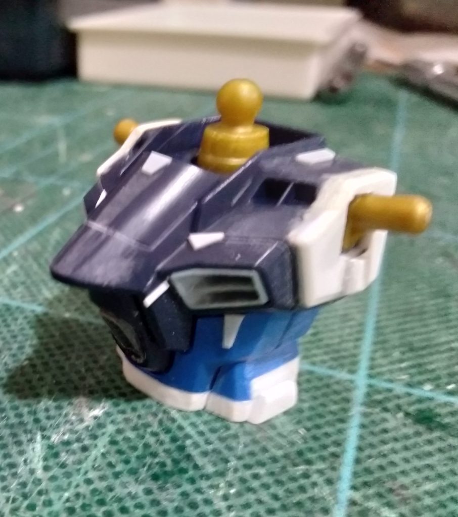 レールガンの接続を腰のライフル接続部に移設して腹部を延長、これで腰がひねれるように