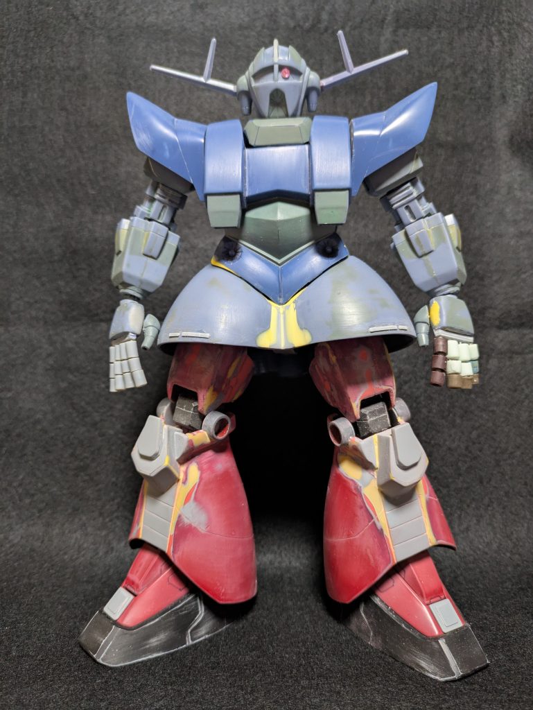 塗装剥がしからの肘関節新造、脚部の形状変更、首関節新造、スカート部形状変更、指の新造がメインです。