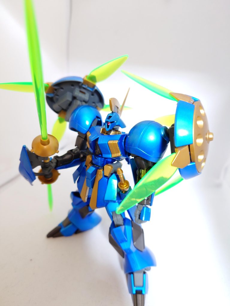 青→黒サフ→メッキシルバー→ガンダムマーカーエアブラシで青マッキーをとりつけ塗装ゴールド→ガンダムマーカーエアブラシゴールド 