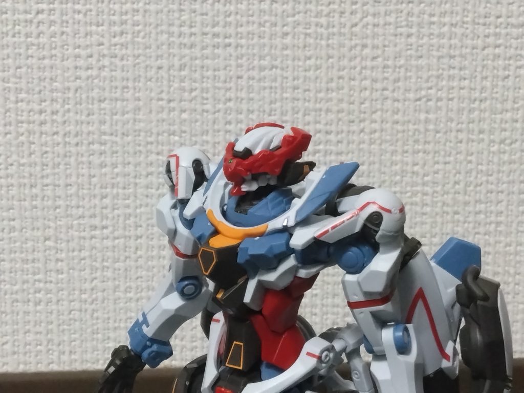 初めて見たとき…見えづらそうwって思っちゃいました。MGとかフルメカニクス展開があれば差し替え無しで動かせるようになるのかな…?今後のアニメもガンプラも展開が楽しみで仕方が無いです。