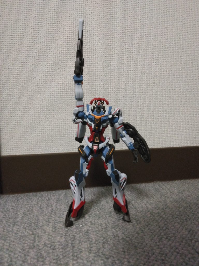 なんとなくでやってみたラストシューティングポーズ。なんか違う…?気がする。っていうか…凄くエヴァっぽい。流石はスタジオカラーとの合作。もう1つ買ってエヴァっぽい塗装にしてみようかな…?なんて妄想。戦闘BGMはヤシマ作戦のアレで。流石は平日朝の映画館、人が少ないしそれなりにグッズも取り扱ってて快適。そんな売店のところで物色していると…シュウジ「ガンプラを買え、とガンダムが言っている。」そんな事を言われた気がしたのでね。では今回はここでお開き。