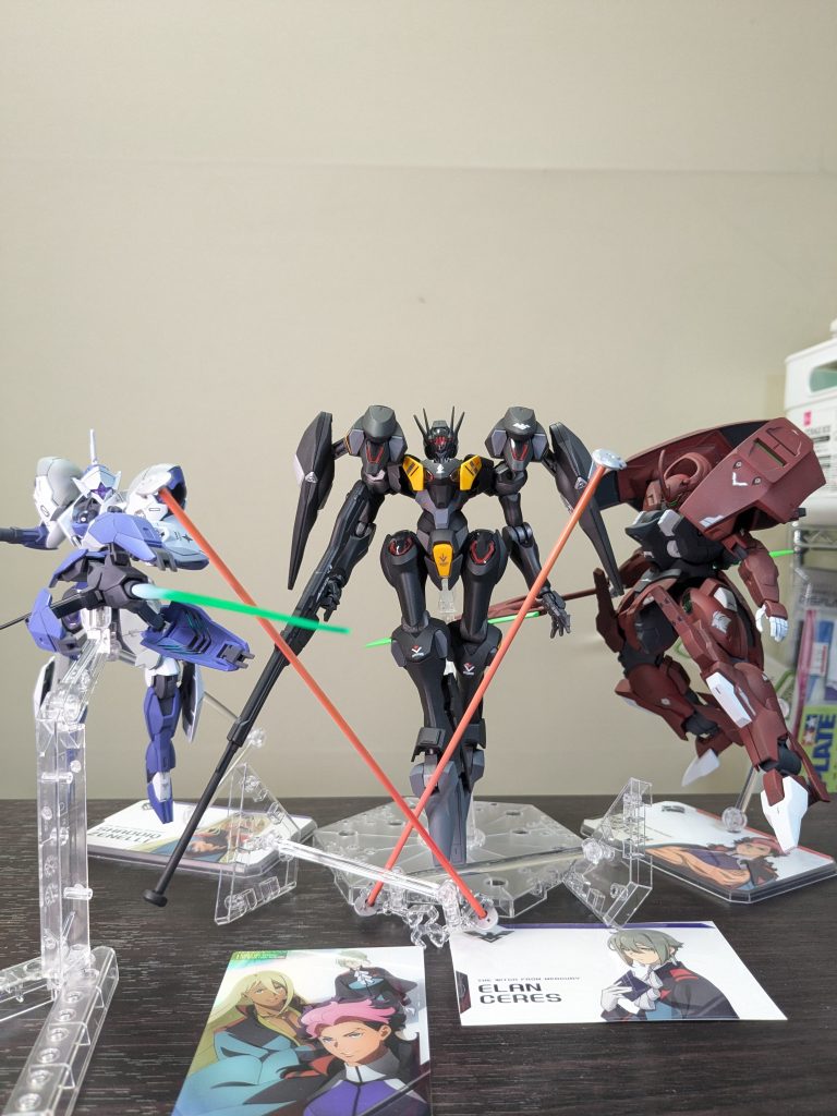 シャディク機が完成したことで我が家に3機がようやく揃いました。追加武装のセットも買えばよかった…😢