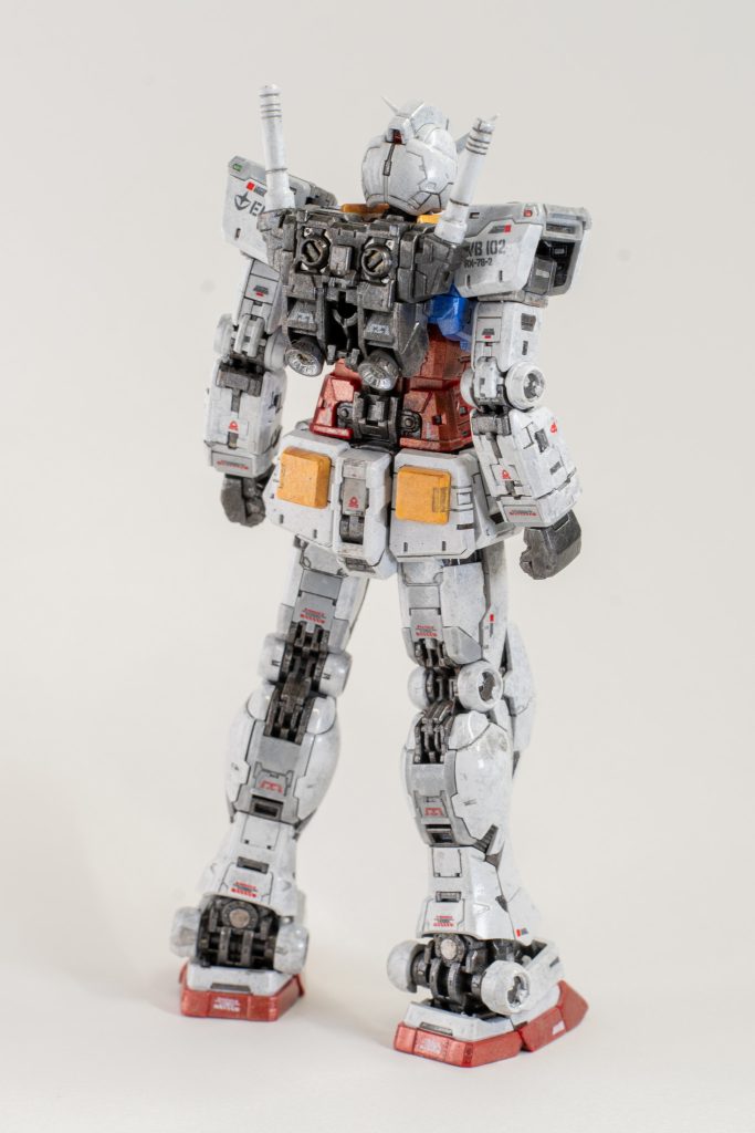 白やグレーはメタルカラーが無いため、ファレホにフェアリーダストでメタル感を混ぜてそれっぽくしています。