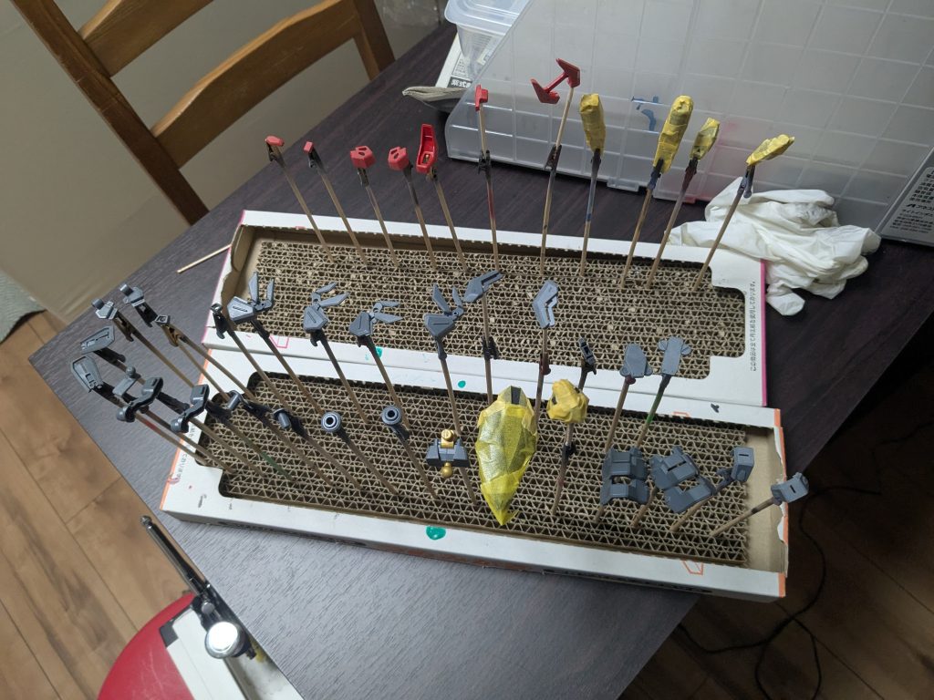 塗装前。様々な形で色分けを要求されるため、マスキングの練習にピッタリなキットだと思います。少々値段が張りますが…