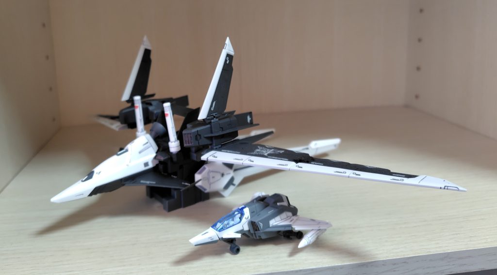 飛行機もこんな感じです😂来月末に次が来るまで空きますが、某人気アニメの、パイレーツロボの組立途中なのを忘れてたので、それを作ろうかな。💡製作アップしても良いんですかねぇ？？