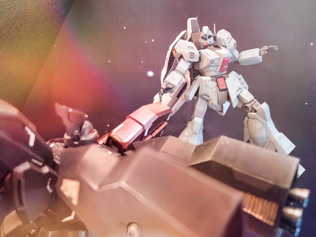 「…14年振りだな、METAL野郎。熱いヤツめ、オープン回線で丸聴こえだぞ」 「あぁん?誰だよアンタ」「…蒼いジムに覚えがあるだろう? そっちはグフだった」「…あ