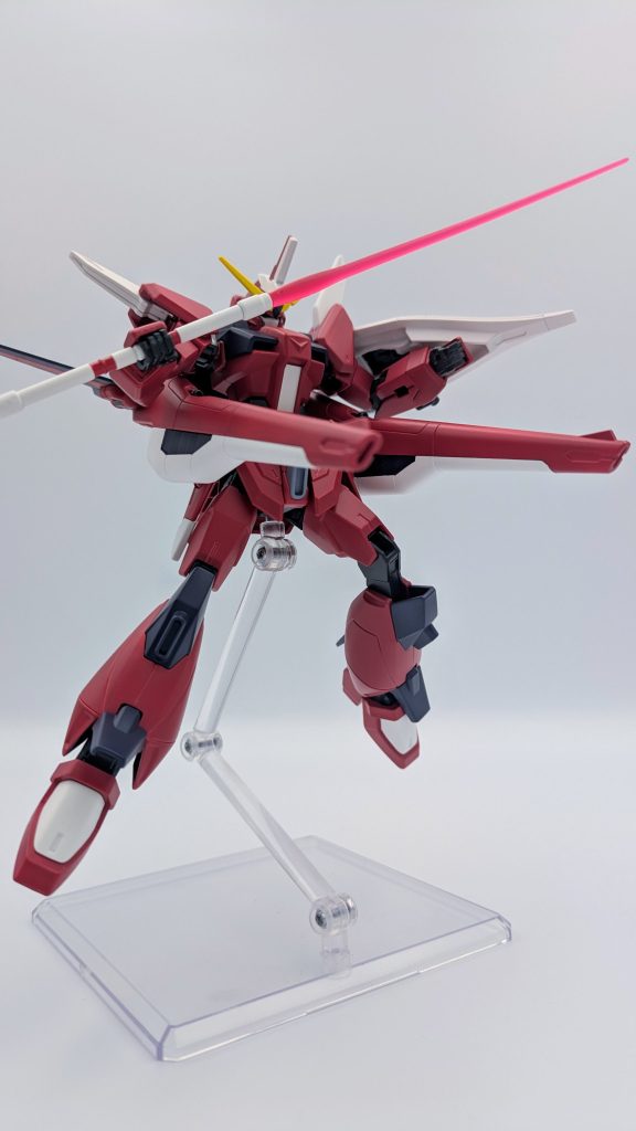 アムフォルタスで攻撃。SEEDはいちいち名前が厨二心をくすぐってくるの、良いですよね…。そして宇宙世紀に戻ると、ファンネル、ビームサーベル、ヒートダガー等、安心する名前だなって思う。