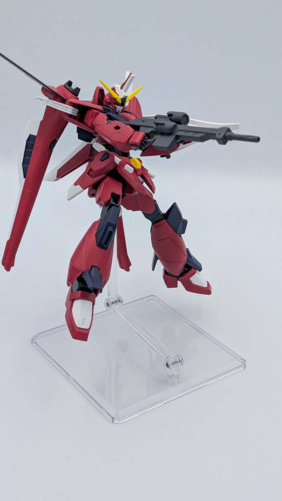 ビームライフルで攻撃。ライフルはヴィダールのものです。初回は酷い配色だったので、グレー1色にしました。