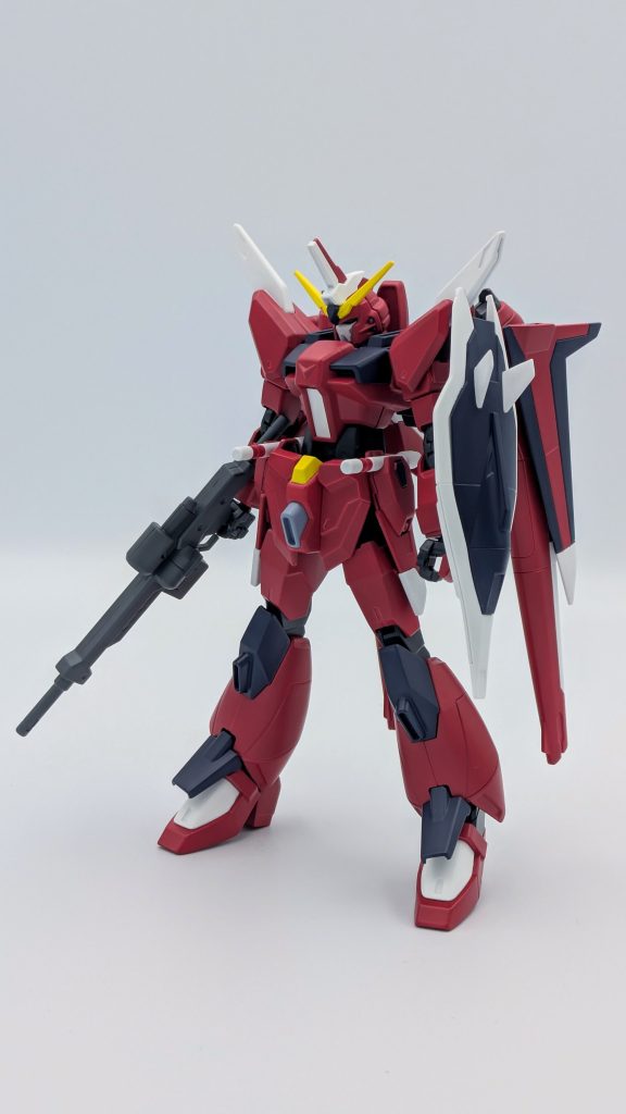 正面から。個人的にセイバーの肩サーベルは位置がヤケクソ気味であまり好みでないので、インジャのものをそのまま移植しました。でも、よくよく考えれば、あの肩の出っ張りはなんなんだ…。