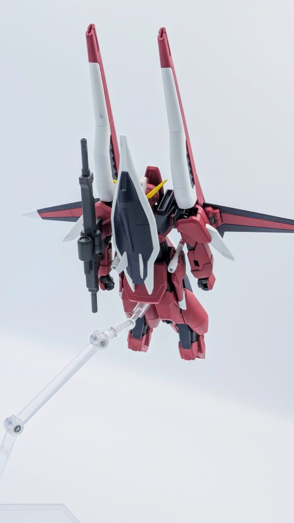 MA形態を下から。劇中ほどコンパクトに収まらないせいか、寝そべり変形感が結構強いです。アニメではちゃんと変形してるように見えましたが…。