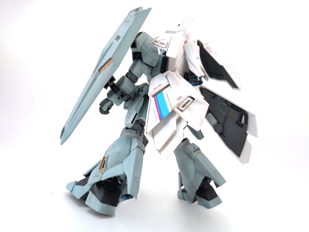 装備以外の部分でも素ジェガンから少しカスタムして専用機化。前掛けアーマー追加や、脚のバーニアを外付け化等。マリオンバードユニットはMGシナンジュ・スタインの腰アーマーです。ストライプカラーは、マリオンの水色・BDの蒼・EXAMの赤(まんまBMWのMカラーなのは偶然ですww)。余り出しゃばらない性格のユウであっても多少は「BDのパイロット」というプライドは有るだろうし、記録を抹消された機体のイメージを差し色に使うのは連邦上層部への当て付けでもあるかも?