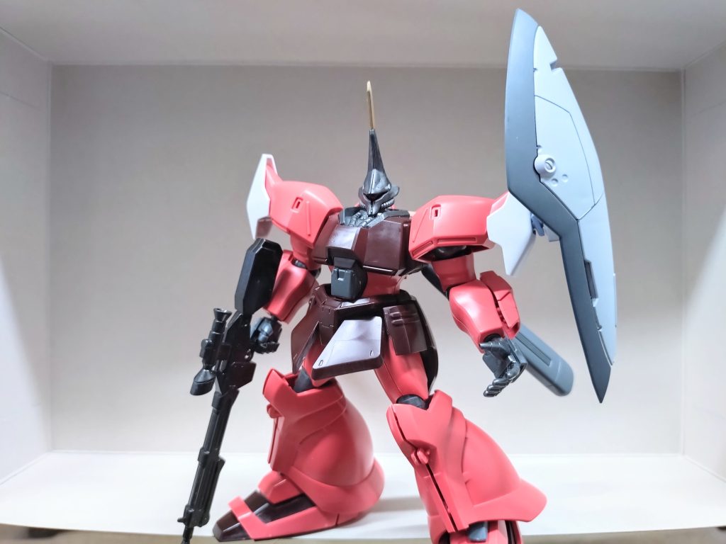 元はこんなんでした。やっぱ完成形と比べると短足感ある。シールドの位置も高くてアンバランス。