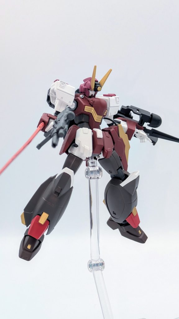 背部ユニット等をパージして。一応、上着を脱いだ状態をイメージしています。左腕部はレーザー通信ユニットですが、右腕部はサーベル発振器になっています。