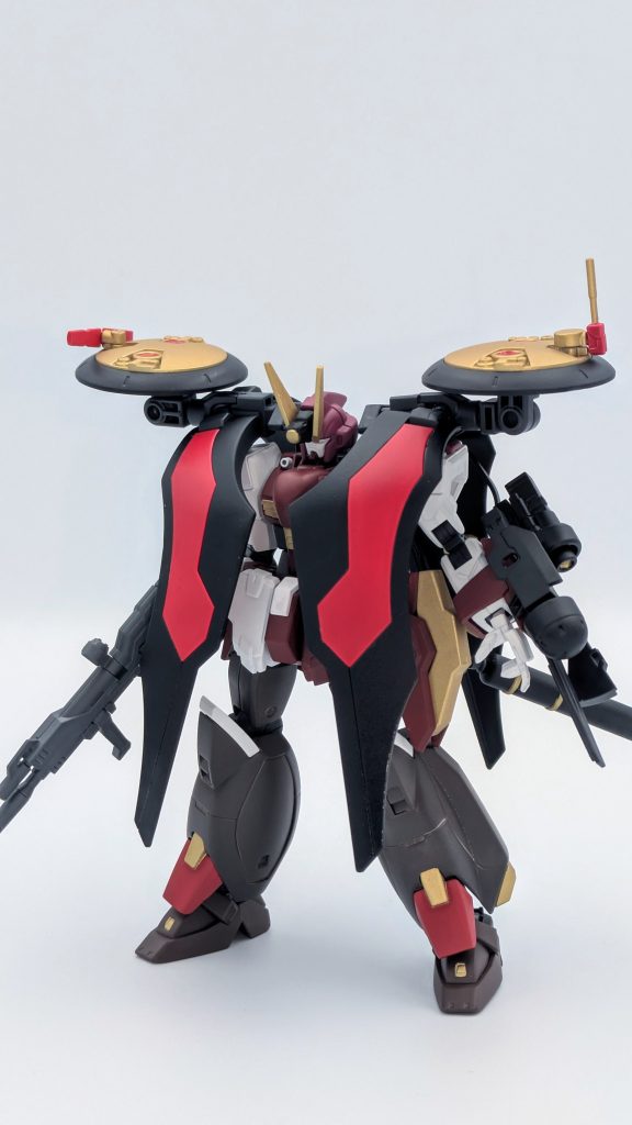 正面から。他の3期生モチーフは、射撃能力や航行性能を上げる事をコンセプトに改造していたため、今回は索敵・隠密性重視をコンセプトにしました。何気に武器・カラーリングではなく造形的にアシンメトリーの機体は初めてです。