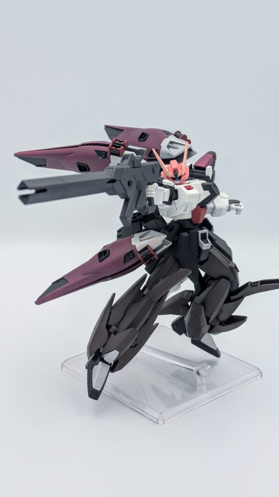 ビームスマートガンを構えて。バンシィのアームドアーマーBS同様、高出力偏向誘導ビーム兵装という感じです。シスクード自体はジェネレーター出力が高いはずなので使えるでしょう。