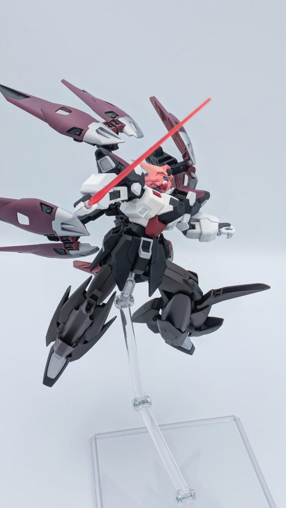 オフェンスモード1イメージで展開。ビームサーベルはガンダムAGE3みたいにサイドアーマーに装備している設定です。実際には備えてないです…。