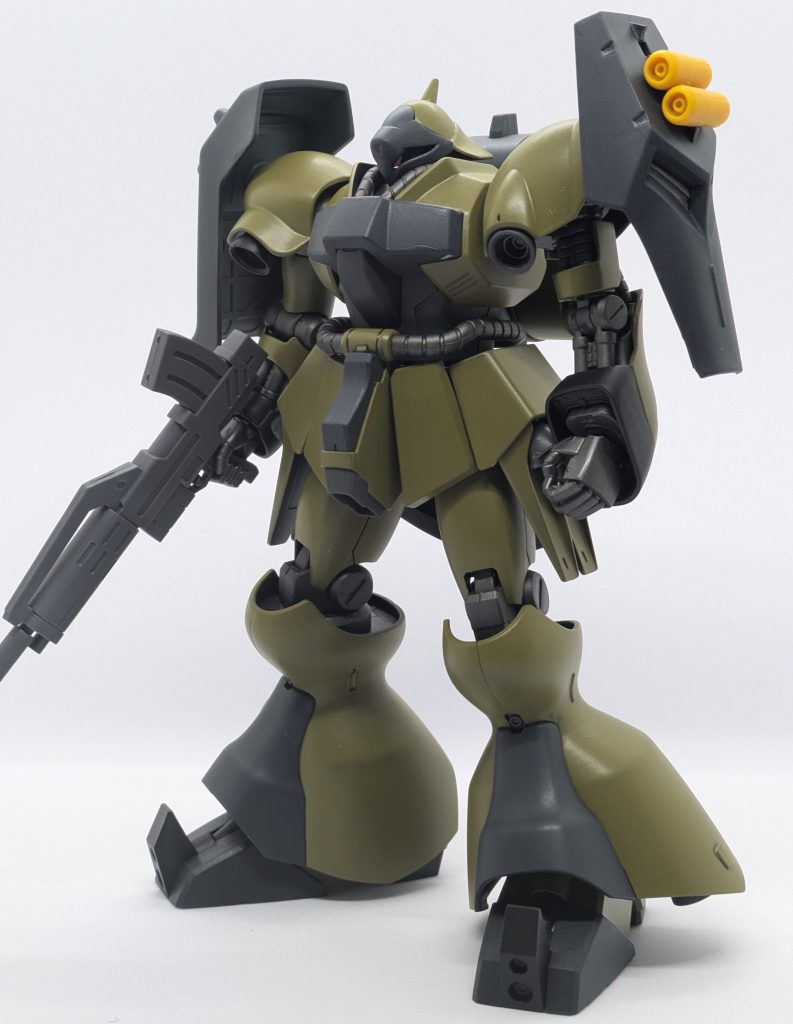 ・ヤクト（クエス）をベースに・ギラ・ドーガ（一般）を右腕、ランドセル・リゲルグ（uc）からライフルを使用して水性ホビーカラー筆塗り、水性艶消しトップコート仕上げです。あくまで風で(笑)