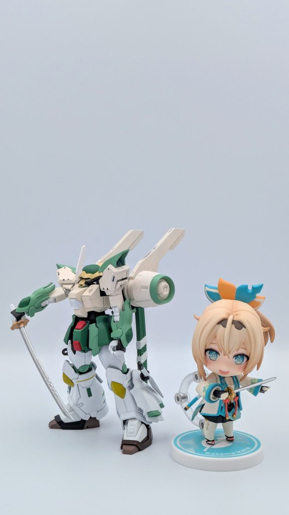 ここまで見ていただいてありがとうございます!2025.1.28現在、ねんどろいどと併せた写真にいくつか変更しました。繰り返しですが、塗装し直そうと思います…。もし良ければ、👍や質問、コメント等していただけると非常に嬉しいです!