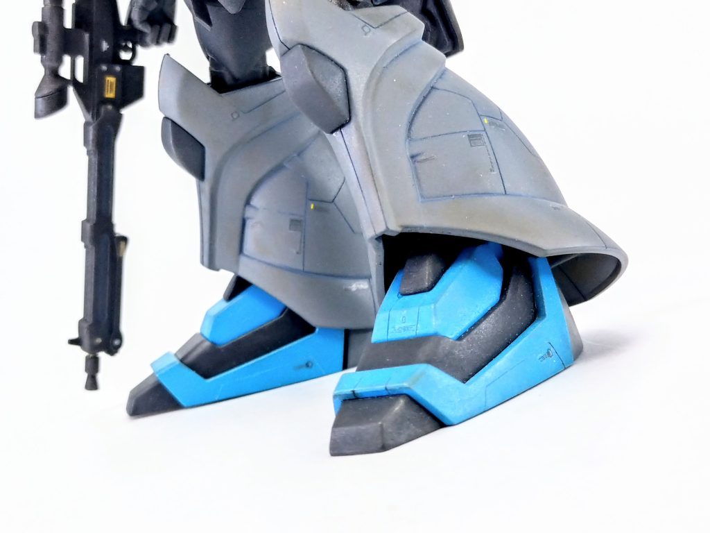 明るいグレーの方(ニュートラルグレー)のデカールを黒にするか白にするか悩んで黒にしたけど…引きの写真だと見えない…(^_^;)