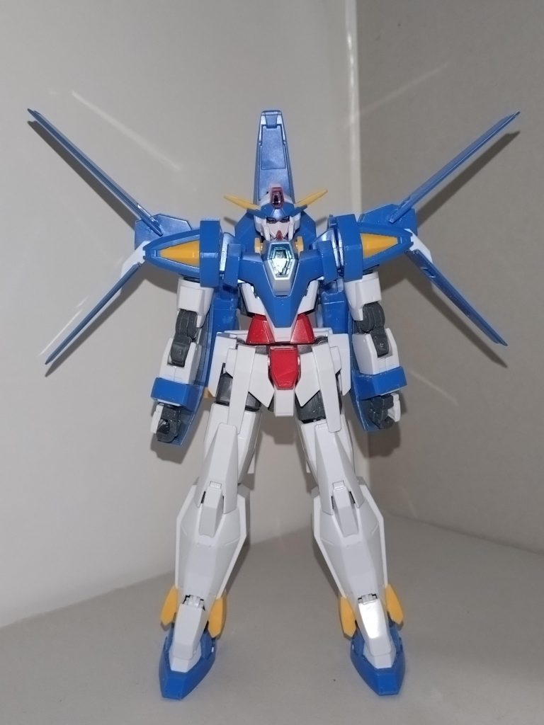 【概要】EMS-AGE3 / ガンダムAGE-3Poppin'Partyを率いるギター&ヴォーカル担当・戸山香澄が制作したガンプラ。以前に制作したスターダストガンダム(https://gumpla.jp/hg/1691285)に続く2作目で、同じ花咲川女子学園において、ガンダムAGE系ガンプラを制作したのが後輩の椎名立希(MyGO!!!!!)だけであることを知った香澄は、年末に訪れた京都市内某所で本キットを発見。神戸に持ち帰り即、制作に取りかかった。