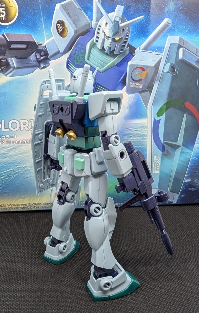 記念キットなので特別感出すためにバーニアを遊んだ色に。タミヤのゴールドリーフ、いい色です