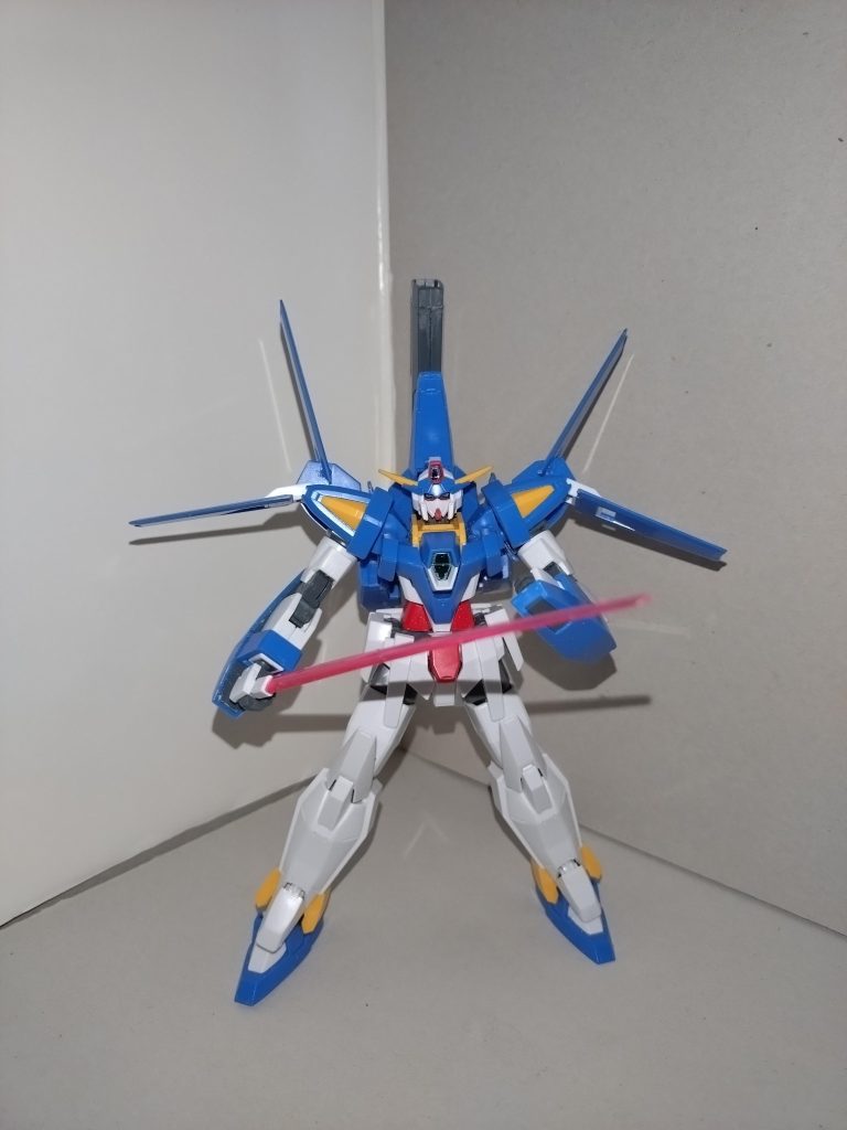 ビーム刃の色は濃いピンクで、立希制作のGブリューナクのそれとは異なる。