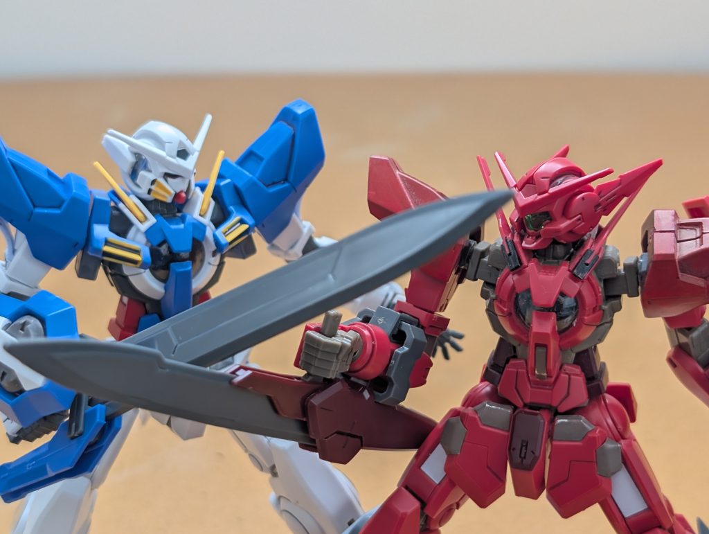 良いガンプラがなかったのでアストレアもどきと対峙させてみました多分パイロットはサーシェスでしょう(適当)