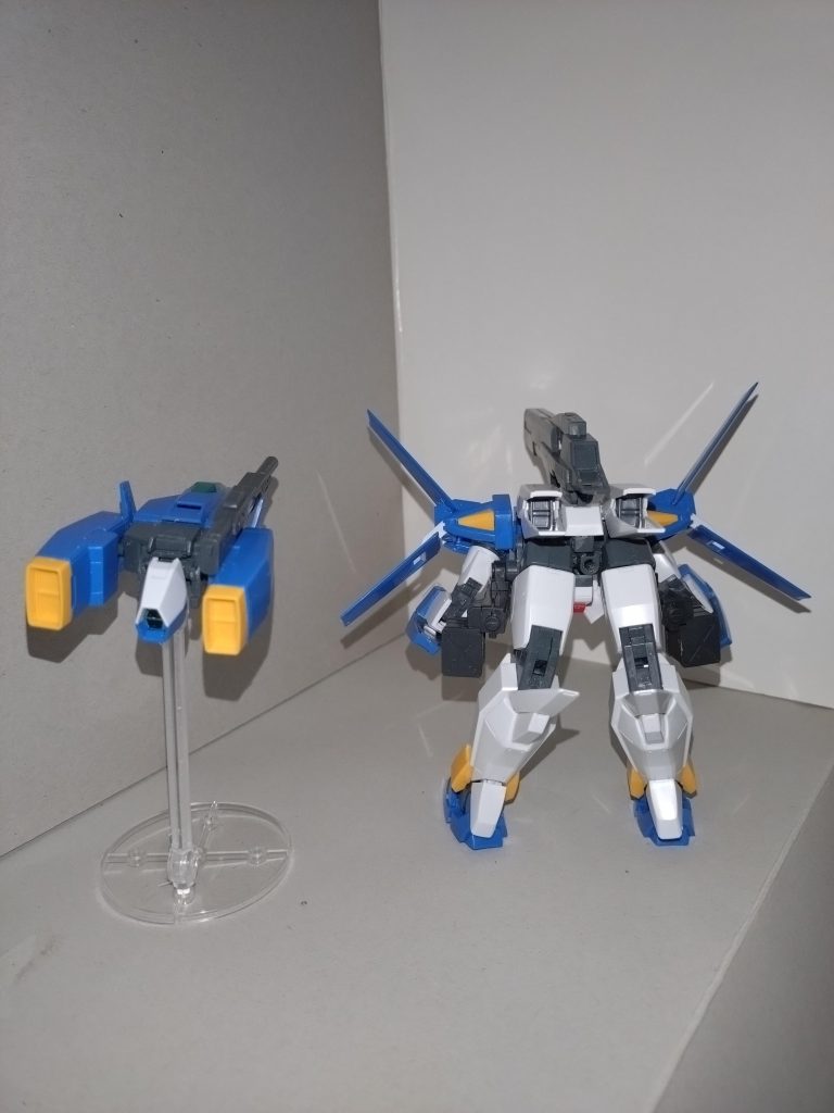 睦「こいつはマジやべぇぜ···まるでガウォークのようだ。おまけに人が乗って···ないだと？」Gセプターでは、実質的にシグマシスライフルが機首となっており、キャノピーにあたる部位は当然のことながらコクピットはなく、コアファイターからの指令を受信する機能に特化。