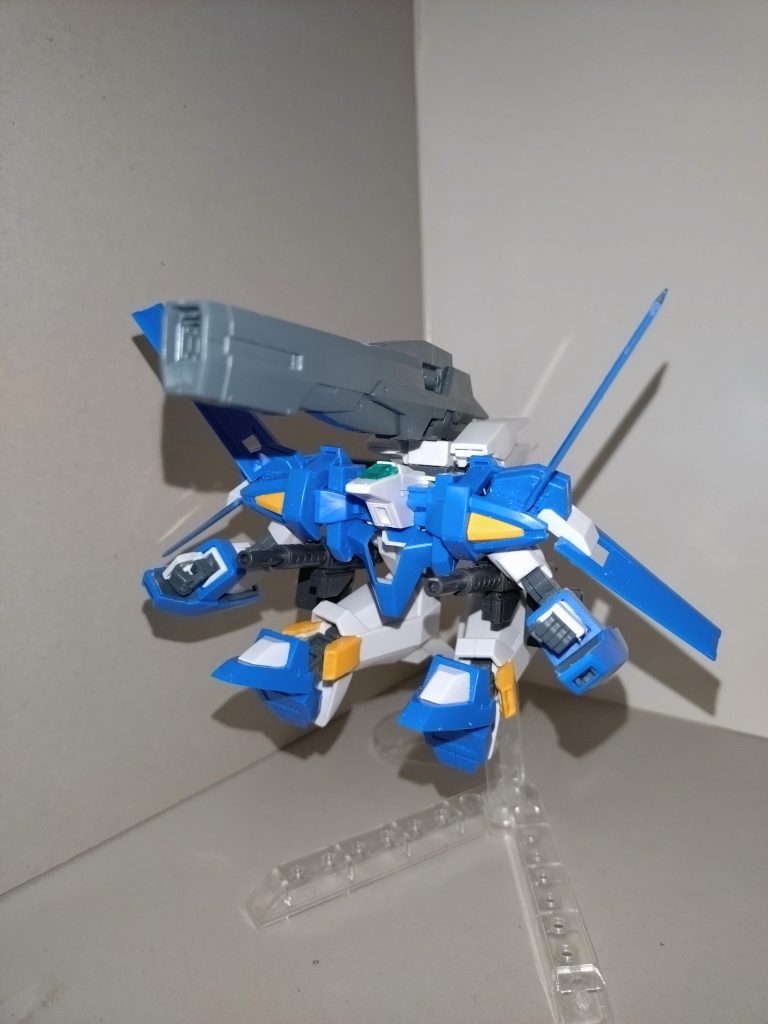 美咲「当たり前でしょ。これ無人機なんだから」睦「複座式かと思いましたよ」香澄「AGE-3は1人乗りだから、コアファイターを切り離すと、本体(原作では、換装パーツ)は無人機にでもしない限り動かせないよ？ZZはコアファイター、コアトップ、コアベースそれぞれにパイロットがいたけどね」