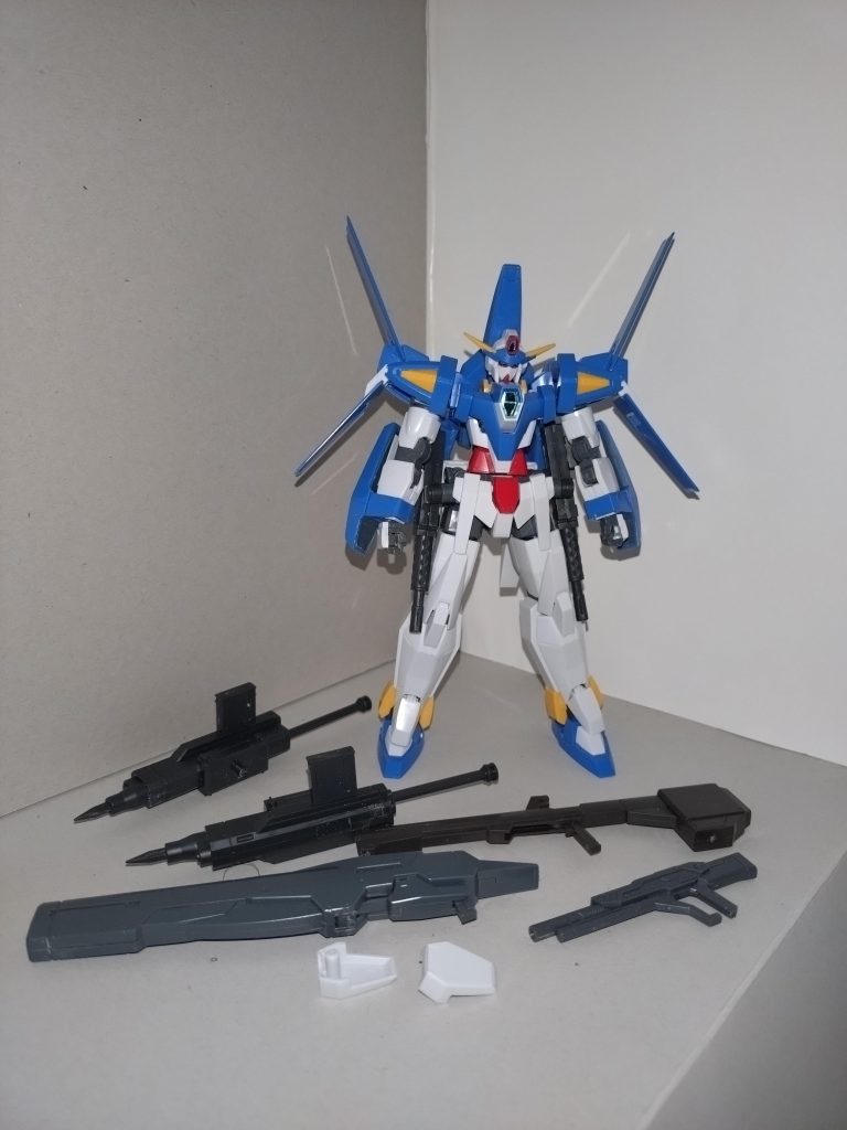 最後にビーム刃を除いた武装一式を前に。AGE-3そのものは特に改造はせず素組みです。 3日間にわたりご高覧ありがとうごさいました。