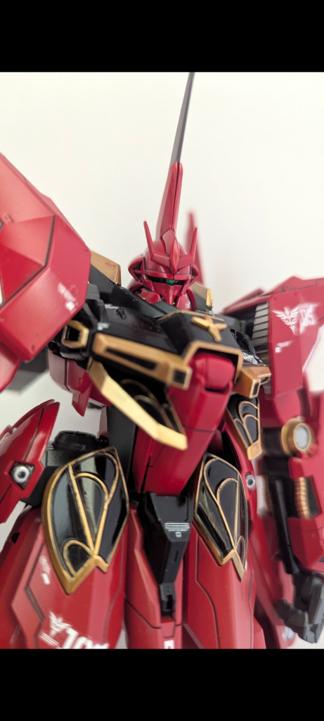 1/100はデカくて作り甲斐もあり、今回も楽しく製作する事が出来ました。次回は赤色以外にしたいと思いま〜す。(gundam-kao5) 