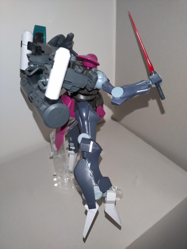 パーツ構成頭・胴体···ディランザ(グエル専用機。モータルディランザは指揮官機ではないのでツノは撤去)両腕···ファラクトのサーベルラックに、ランナー片を埋め込んでラックを閉鎖両脚···ファラクトビームガトリングガン···あばたーふみなビームサーベル···30MFローザンナイトの剣の柄部分+ブラックナイトスコードシヴァのビーム刃シールド···ルブリスウルビームスマートガン、その他バックパック···30MMヘビーウェポン2 本体は例によって、なんばのイエサブでバラ売りされていたパーツ同士の組み合わせなので、ホビーサーチとのにらめっこでした。