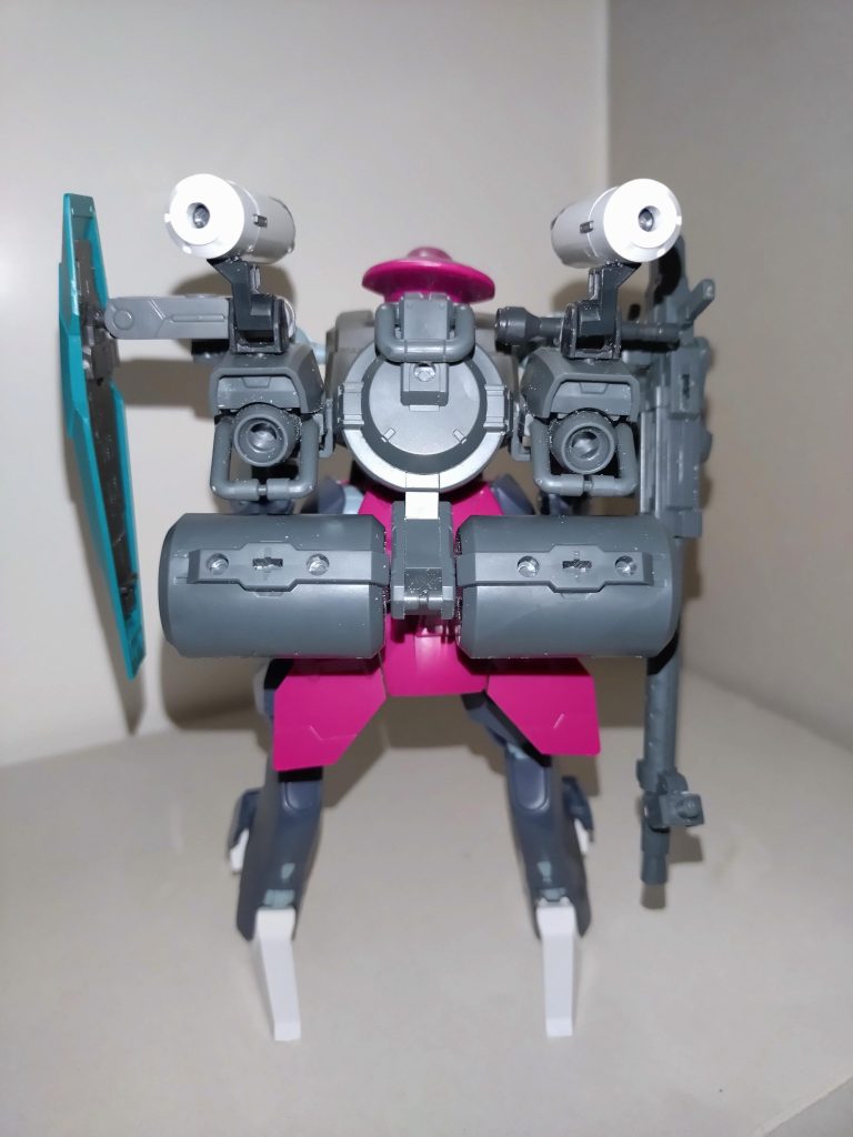 その外見通り、中距離支援機としてのチューニングが行われる一方、機動力の確保も必要としたため、腕と脚がファラクトのものに置き換えられた。ファラクトでいえば下腕のビームサーベルラックに当たる部位はショックアブソーバーになっており、本機のビームサーベルラックは背部スラスターの天面に1本分のみ設けられている。