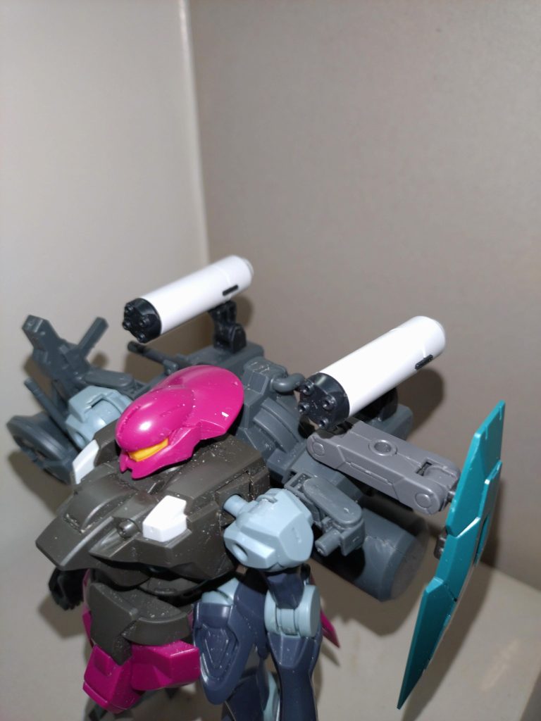 【武装】■ビームガトリングガン背部に2門ある回転可倒式のビーム砲塔。 ■60mmバルカン砲胸部に2門ある実弾兵器。