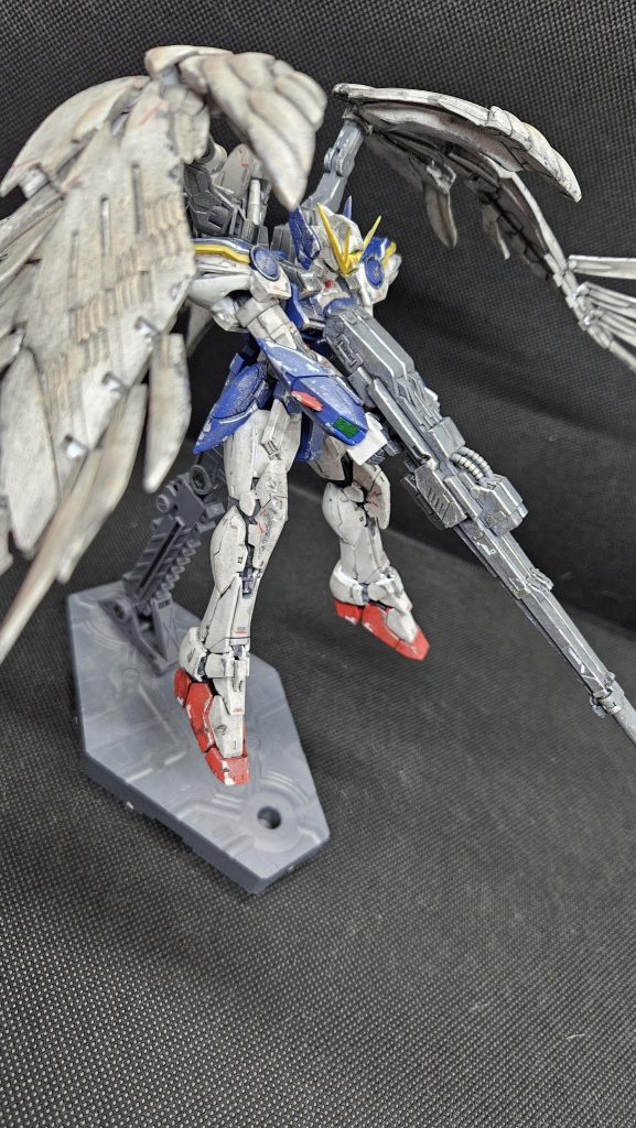 羽が結構のっぺりするかなと思ってたけどなんやかんや結構気に入ってますところどころにメタリック系のウェザリングマスターのせたのがいい感じに