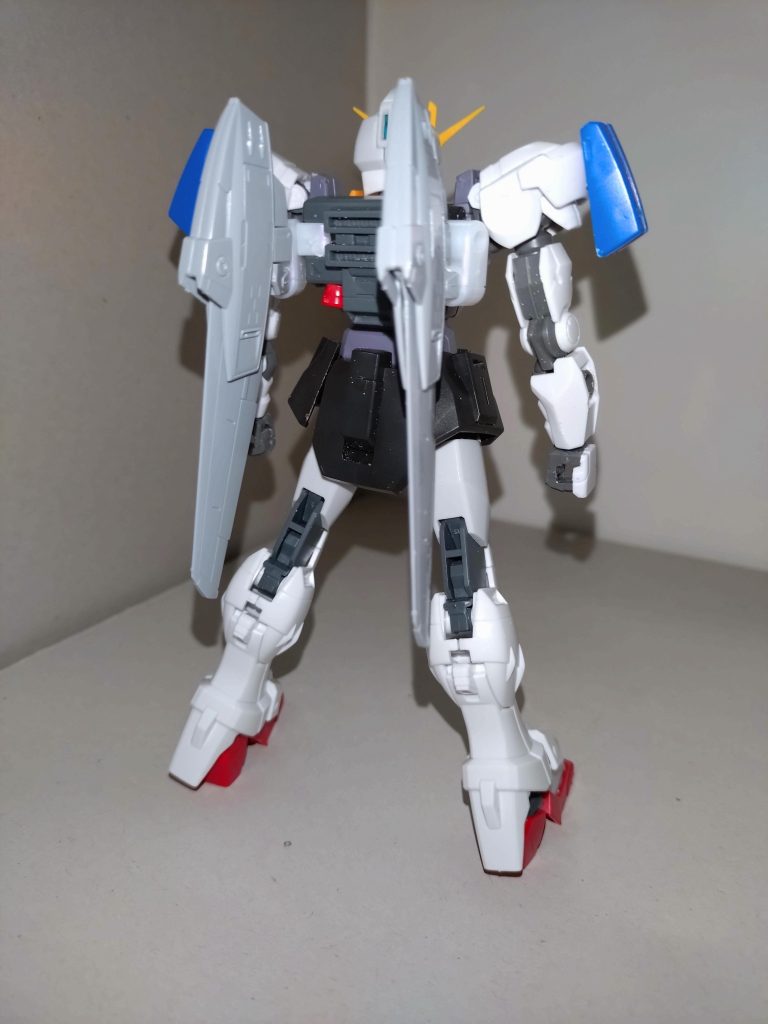 最後に、バックパックの赤いところはRGゼータのスネバーニアパーツに、黒ランナーを差し込んで、バックパックに接着したものです。