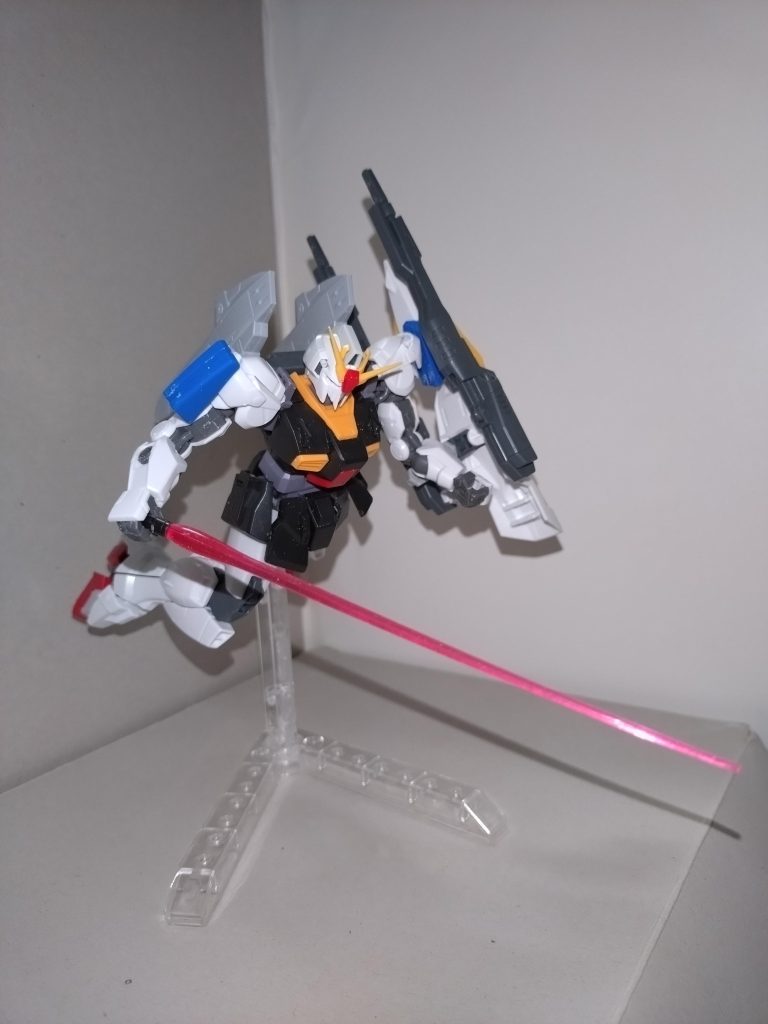 当初、リサはこのビームサーベルのグリップを両肩に配置する予定でいたが、落下による紛失防止の観点から断念した。リサ「パーツなくすと、ハイそれまでヨ」