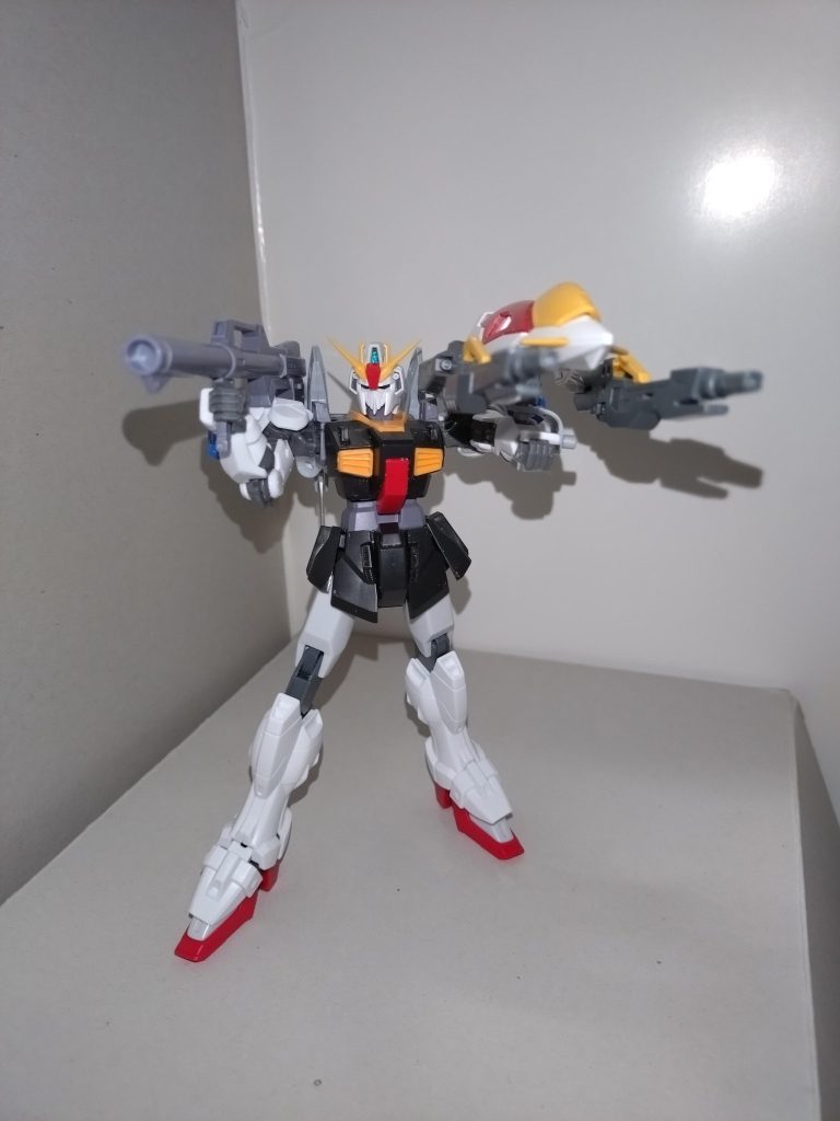 ■ハイパーバズーカ(右)ガンダムMk-Ⅱなどと同様の装備。 ■シールド(左)60mmバルカン砲2門を装備。バルカン砲は他に頭部にもある。