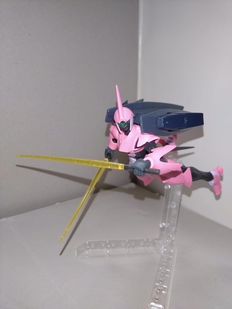 ヒートクナイではなく、こちらを所持して出撃することも多いが、やはり二刀流で使う。イヴ「ヒートクナイと違って、グリップエンドがないので、逆手持ちは無理ですね···」