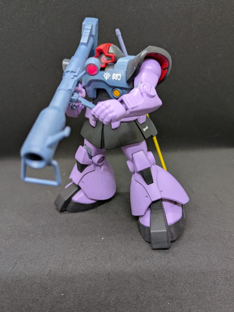 ジャイアントバズももちろん似合います。デカールをもっと貼ってジオノグラフィみたいにしようかと企んでいましたが、なんかシンプルで良くねー？（サボり癖？）という天の声が聞こえたため、胸にだけデカールを貼りました。番号の意味は無く、桁数多い方が量産型っぽいなと思ったからです。最後までご覧いただき、ありがとうございます。