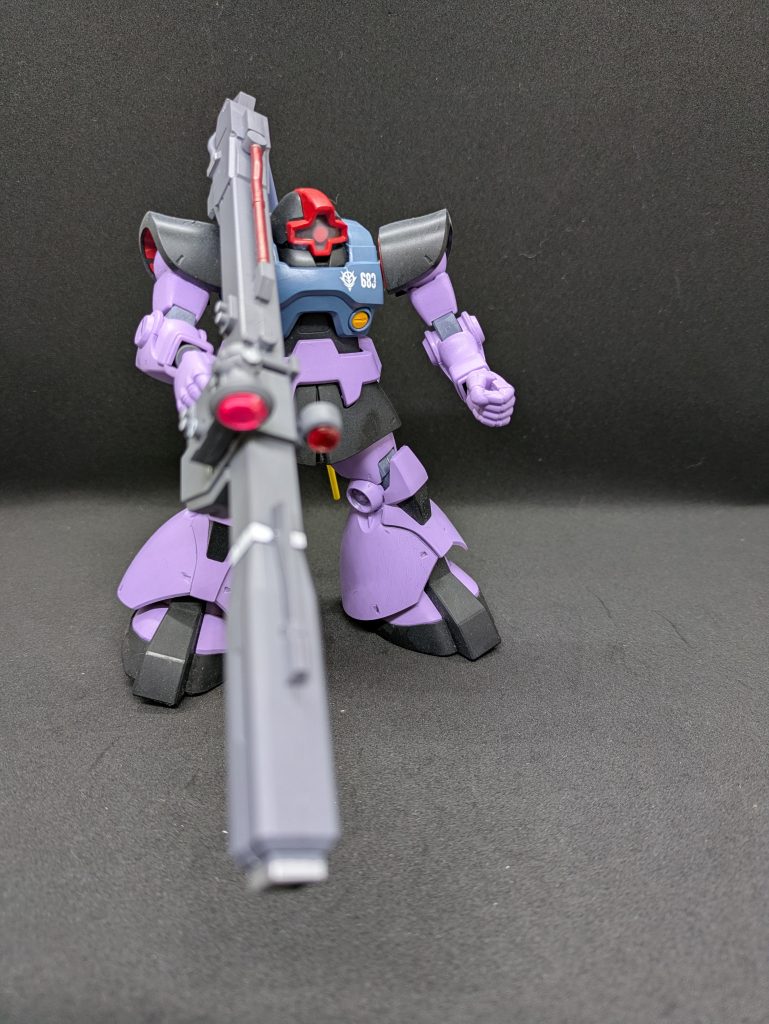 なんでいつもドムにしていたのかな？と考えると今や公式設定になっている「ビームバズーカ」これが何故か受け入れられなくて、敬遠していたような気がします。老齢になった今は頭が柔らかくなった（ボケてきた？）からか大体の設定は許せるようになってきました。（MY設定とか言ってる奴が言うセリフではないですね）そうなるとこのビームバズーカ装備も悪くないな、と思うようになりました。