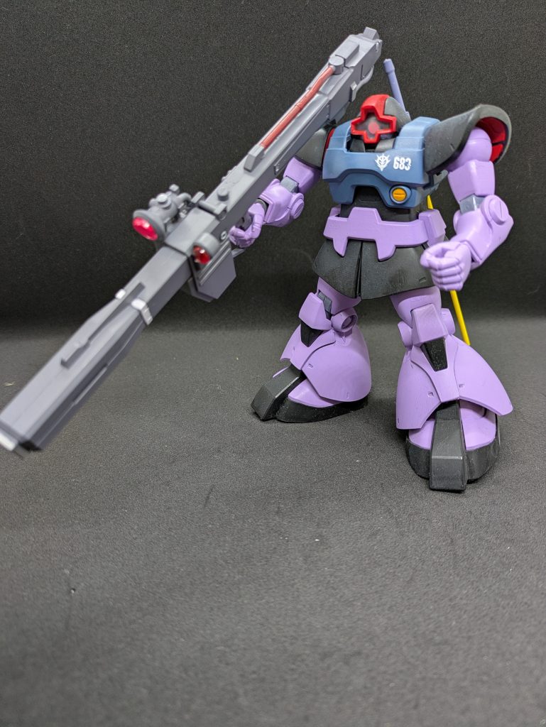 キットのこと。もはや何も語らなくても出来が良く、最新のキットと比べてもHGUC屈指だと思います。人気キットなので集めるのも近年困難ですが、まだ作成されていない方は興味があれば必作だと思います。カラーはテレビ版をイメージしましたが、もっと青みがある紫かなー。でも自画自賛ですが、すごく良い紫で塗れたと　思います。グレーっぽい所はミディアムブルーです。確か旧キットの色指定はこれだったような…。