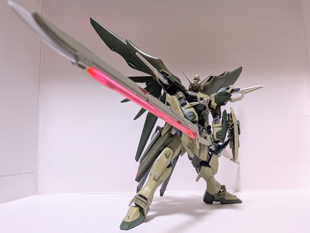 アンビデクストラスフォーム連結部は旧HGエクスカリバーのパーツを使用。