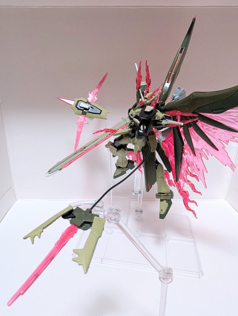 複合兵装防盾システムtype‐CS(左シールド)にはアンカー装備。複合兵装防盾システムtype‐SB(右シールド)はシールドブーメランになります。