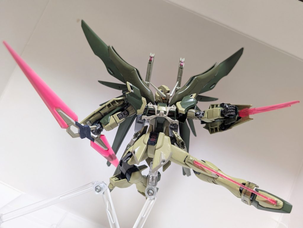 ビームブーメランは連結してヴィーゼルナーゲル改ビームブーメランアンビデクストラス・ハルバードモード(名称長…)にできるようにしました。左シールドにビームソード内蔵(∞ジャスティスのシャイニングエッジ流用)。脚にはカリブルヌス脚部ビームブレイド装備(旧HGソードインパルスのエクスカリバーを流用)。